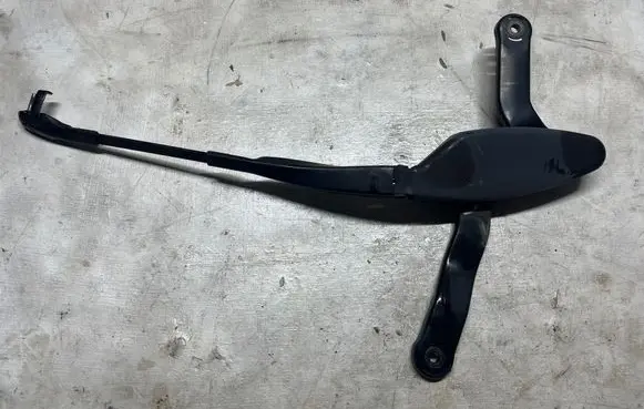 Mercedes-Benz E W211 Front wiper blade arm A2118201244