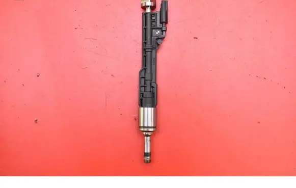 BMW X5M F85 Fuel injector 7639994