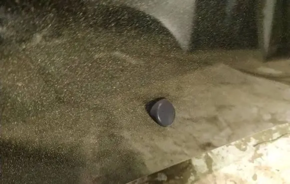 Windshield washer spray nozzle