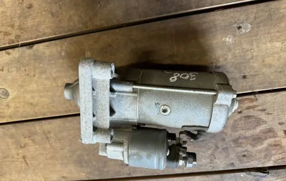 Peugeot 308 Starter motor 9832577880