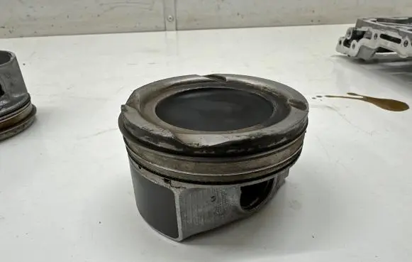 Mercedes-Benz C W206 Piston 
