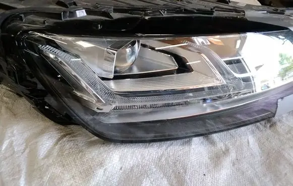Audi Q7 4M Headlight/headlamp 4M0941034B