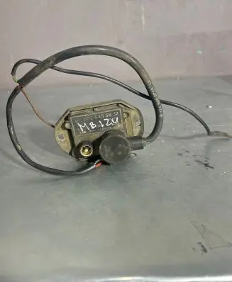 Mercedes-Benz 190 W201 Ignition amplifier control unit 0025455832