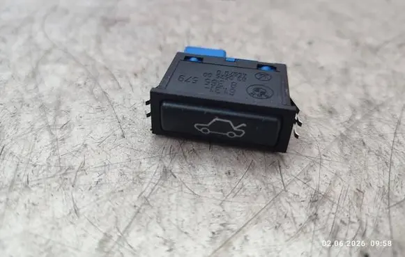 Land Rover Range Rover L322 Tailgate opening switch 8365579