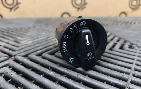 Dodge Challenger Light switch 86390