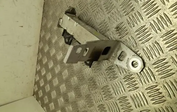 Toyota RAV 4 (XA50) Engine mounting bracket