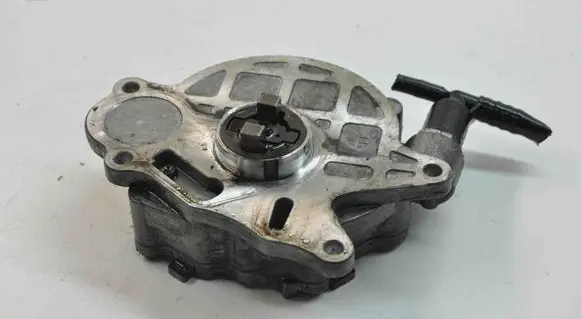 Volkswagen PASSAT CC Vacuum pump 03L145100E