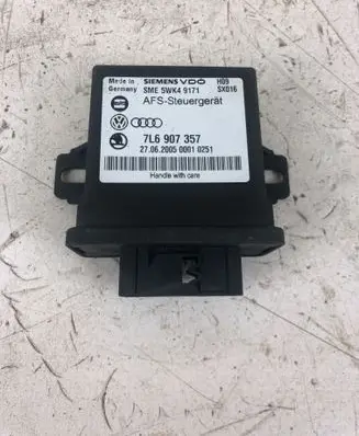 Volkswagen Touareg I Light module LCM 7l6907357