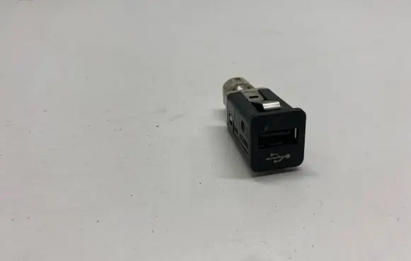 BMW 3 E92 E93 USB socket connector 9167196