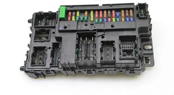 Ford Mondeo MK V Fuse module FU5T15604
