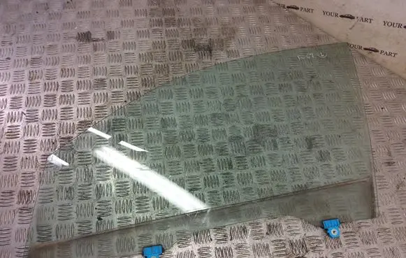 Mitsubishi Outlander Front door window glass four-door 43R0001