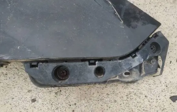 Toyota Prius (XW20) Front bumper mounting bracket