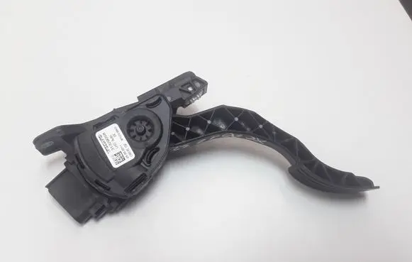 Volvo XC60 Accelerator throttle pedal 31329058