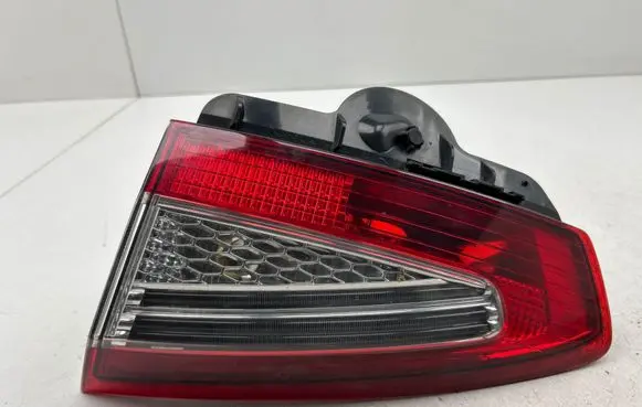 Tailgate rear/tail lights