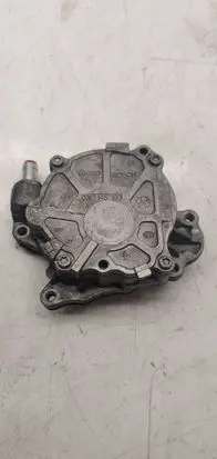 Volkswagen PASSAT B7 Vacuum pump 03L145100F