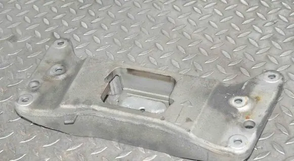 BMW 7 F01 F02 F03 F04 Gearbox mounting bracket 6777613