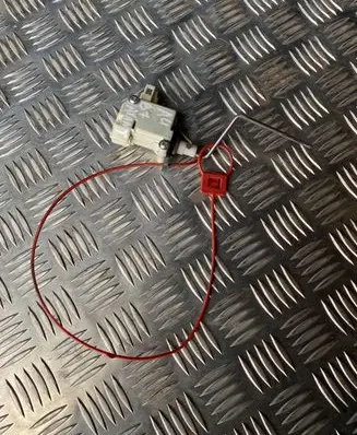 Fuel tank cap lock motor