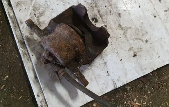 Nissan X-Trail T31 Front brake caliper NOCODE