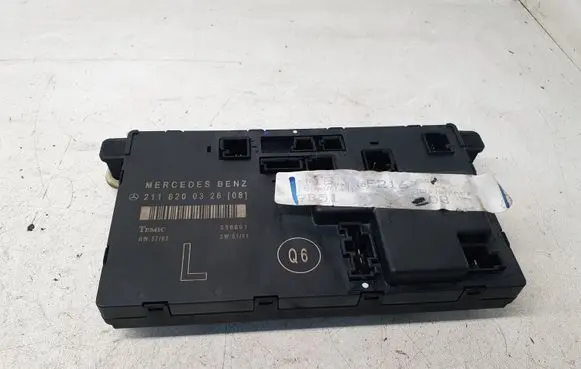 Mercedes-Benz E W211 Door control unit/module 2118200326