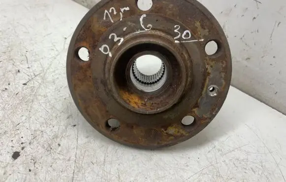 Audi Q3 8U Rear wheel hub