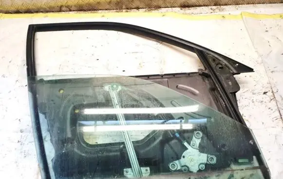 Audi A6 S6 C4 4A Front door window/glass frame 