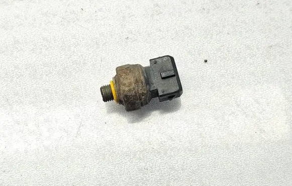 Volvo V70 Air conditioning (A/C) pressure sensor 30899051