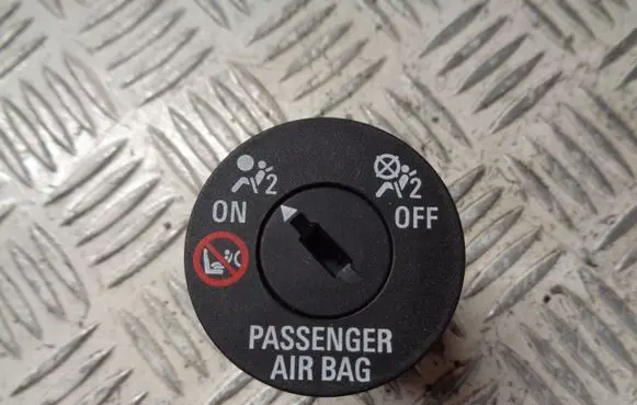 Chevrolet Cruze Passenger airbag on/off switch 13577258
