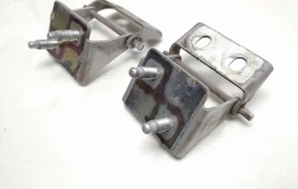 Tailgate/trunk/boot hinge