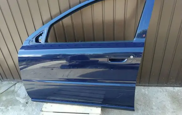 Volvo V70 Front door