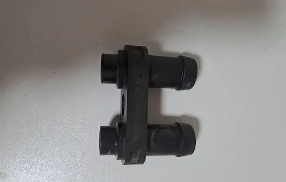 Volkswagen Polo V 6R Engine coolant pipe/hose 6Q0121065N