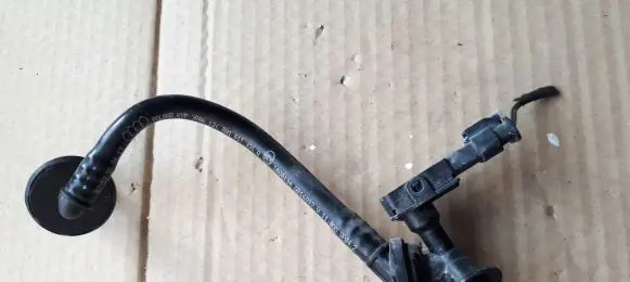 Audi A5 Vacuum line/pipe/hose 8W1611931Q