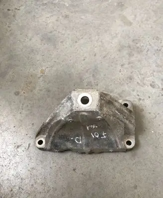 BMW 5 F10 F11 Engine mounting bracket 6777624
