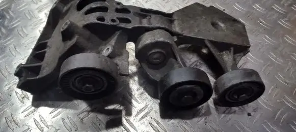 Mercedes-Benz A W168 Engine mounting bracket