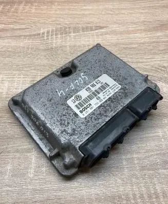 Volkswagen Golf V Engine control unit/module ECU 038906013 0281001759