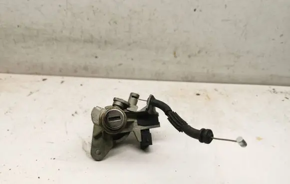 Audi A4 S4 B7 8E 8H Tailgate exterior lock 8E0827573