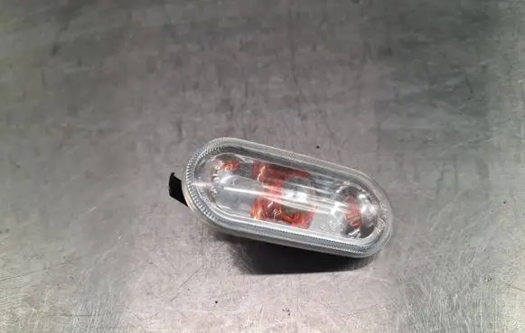 Volkswagen Caddy Front fender indicator light 2K0949117B 0215655