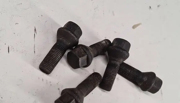 Volvo V70 Nuts/bolts 