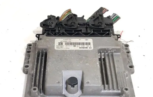 Renault Clio IV Engine control unit/module ECU 0281033119