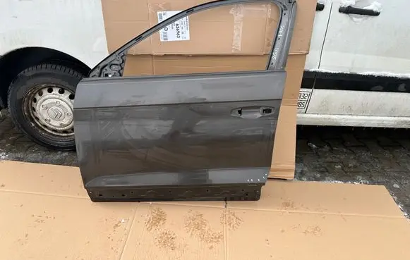 Volkswagen T-Roc Front door 2GA331311