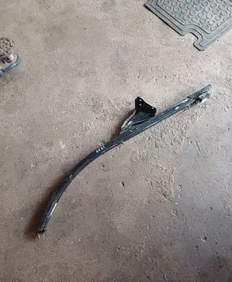 Peugeot Expert Sliding door bottom rail 1498263080