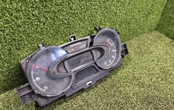 Opel Vivaro Speedometer (instrument cluster) 248107473R LDTF200616 VPFRRF20849TF