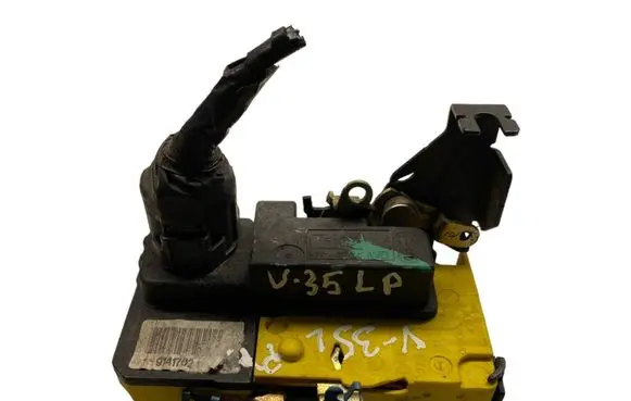 Volvo V70 Front door lock 30663043