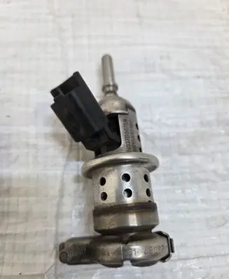 Opel Combo E AdBlue injector 9813930180