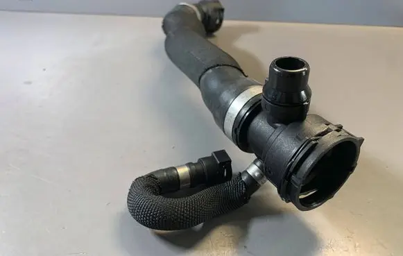BMW 5 F10 F11 Engine coolant pipe/hose 8518120 17128518120