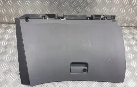 Nissan Primera Glove box