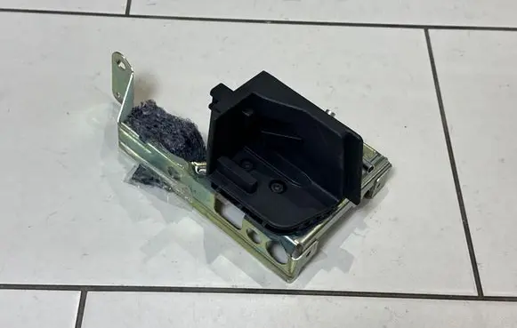 BMW X3 G01 Parcel shelf load cover mount bracket 7396582 3990085000 18031010