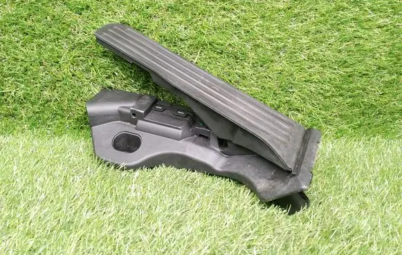 Audi Q3 8U Accelerator throttle pedal 1K1723503BA