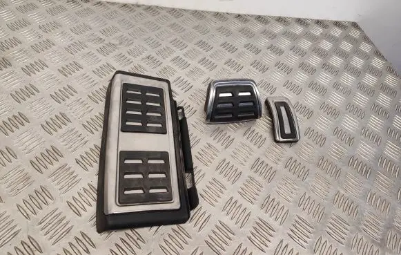 Volkswagen PASSAT B8 Foot rest pad/dead pedal 