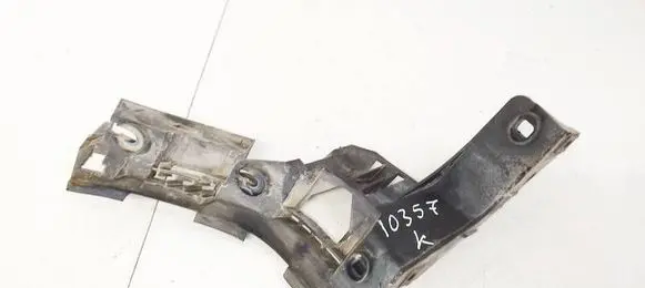 Rear bumper mounting bracket