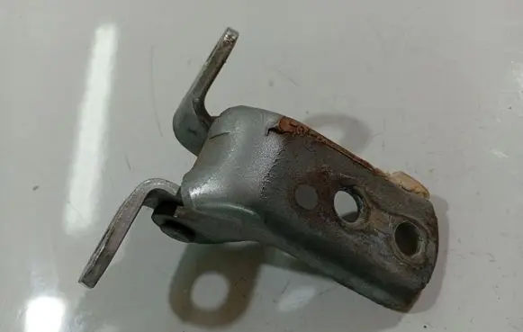 Toyota Avensis Verso Front door upper hinge 